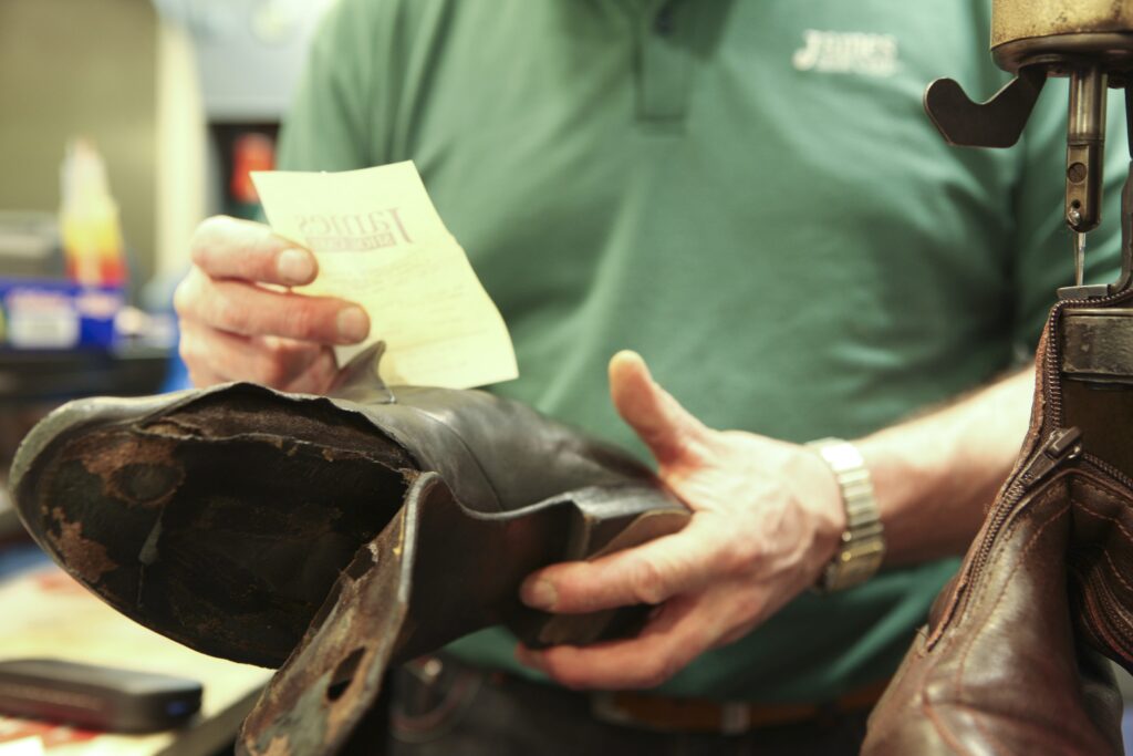 Shoe Fixer in East London